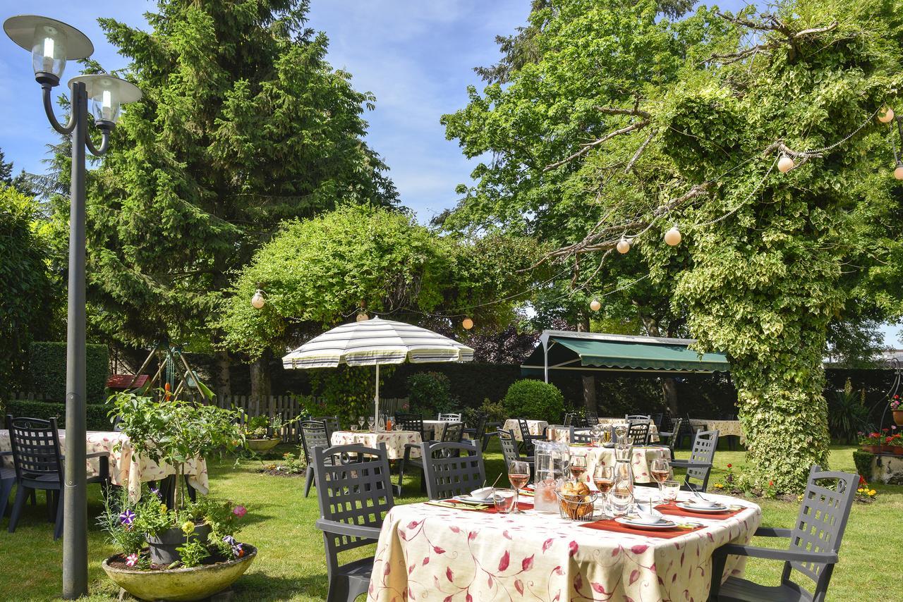 Logis Hotels Restaurant Le Dauphin Салбри Екстериор снимка