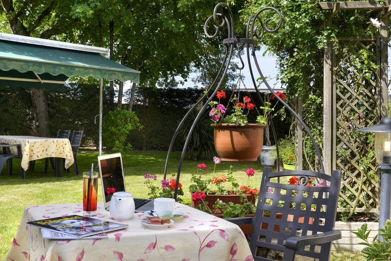 Logis Hotels Restaurant Le Dauphin Салбри Екстериор снимка