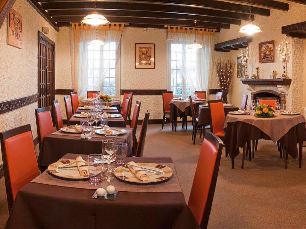 Logis Hotels Restaurant Le Dauphin Салбри Екстериор снимка
